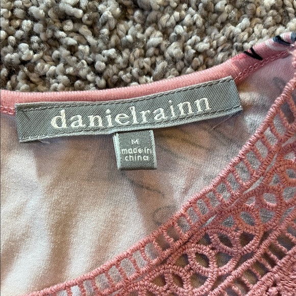 Daniel Rainn Pink Floral Sleeveless Blouse - Picture 2 of 4